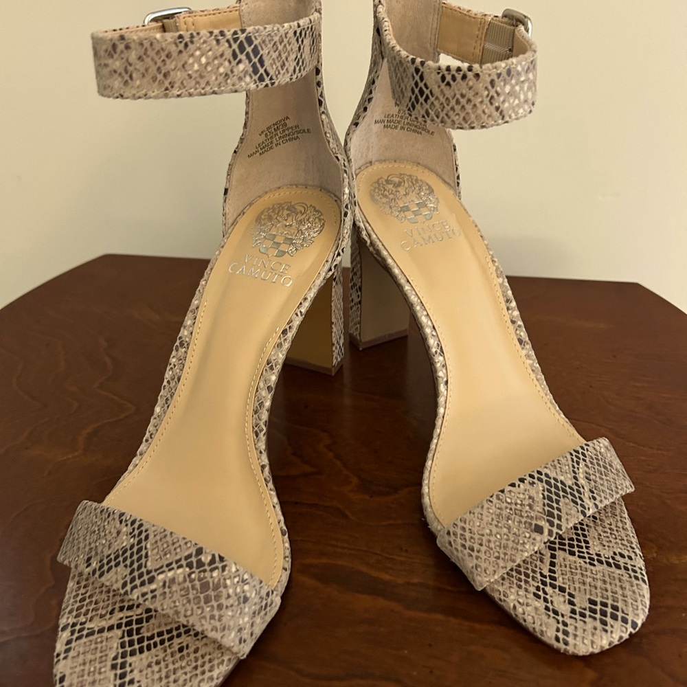 Sexy Vince Camuto ankle strap heels- size 8 1/2 animal print